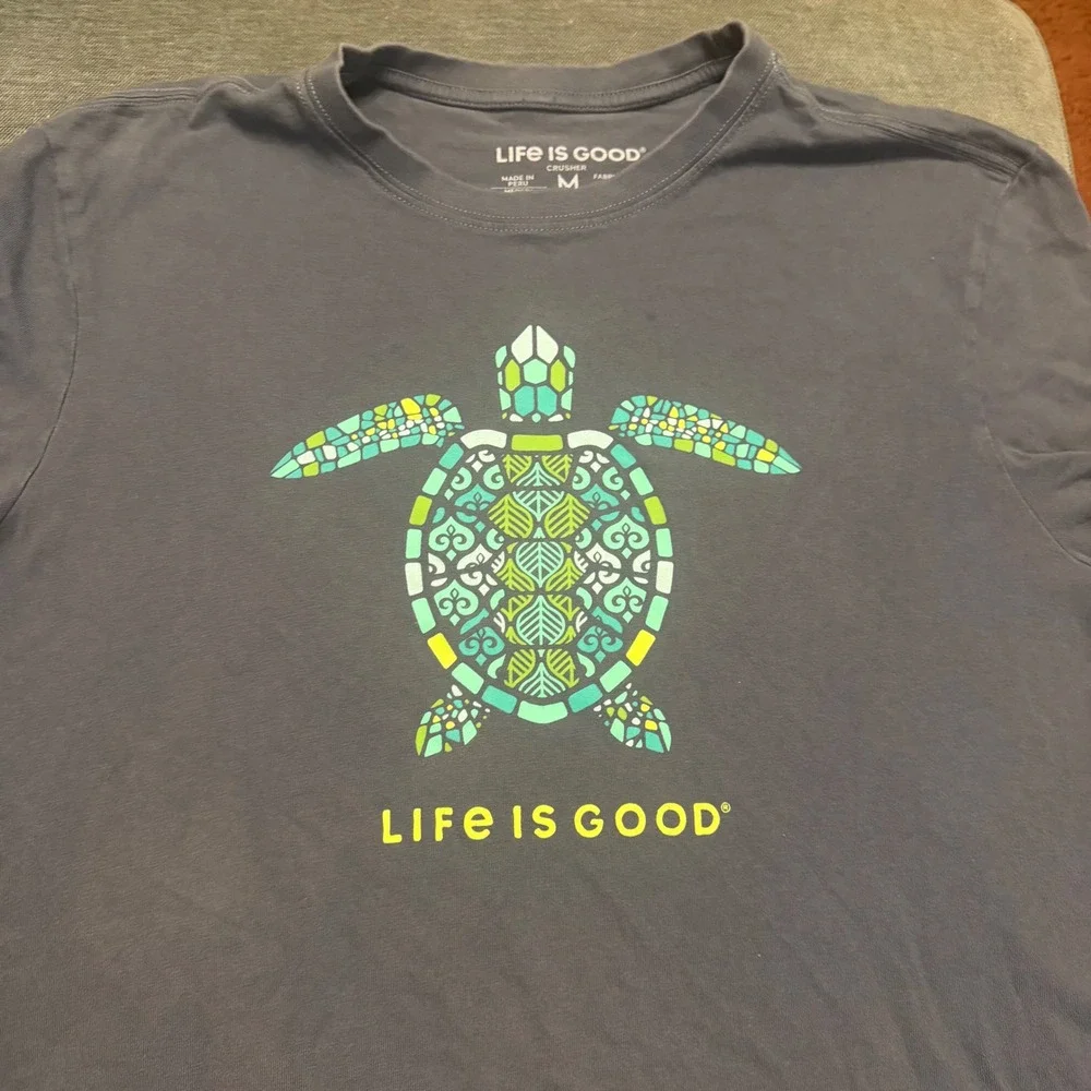 Life is Good Crusher Tee Mens Medium Gray Sea Turtle Graphic TShirt Short Sleeve